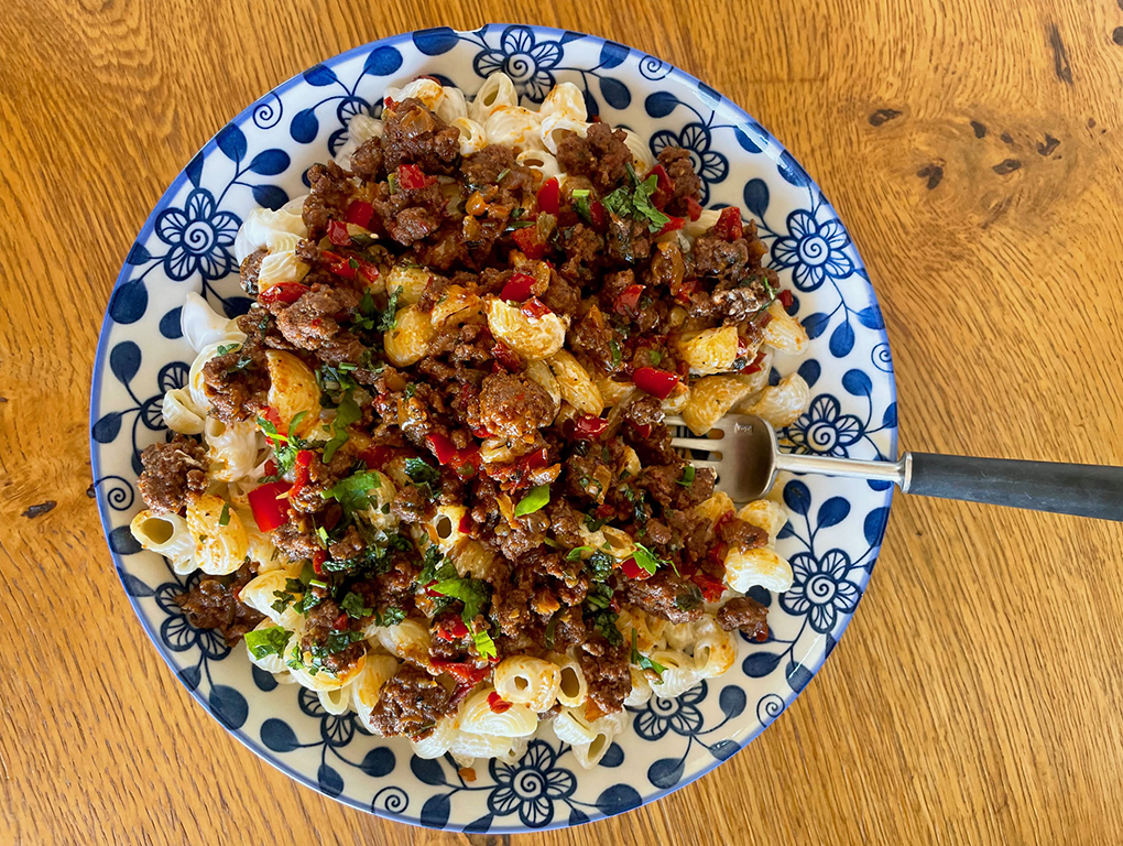 Paste cu iaurt si carne condimentata