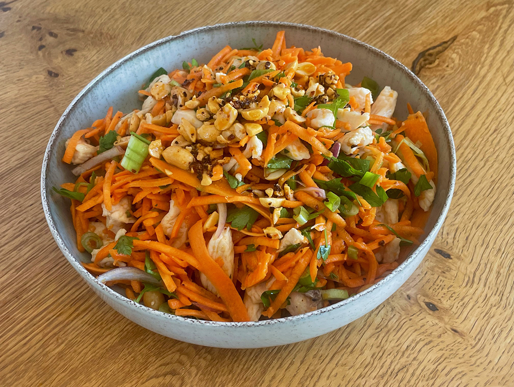 Salata de morcovi cu piept de pui in Air Fryer